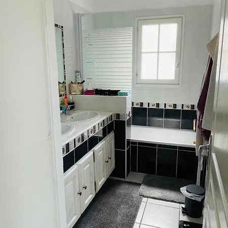Avec Piscine Privée, 3 à - Fr-1-323-552